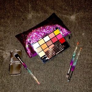 HOST PICK🌟Hard Candy Look PRO! Eyeshadow Pallet
